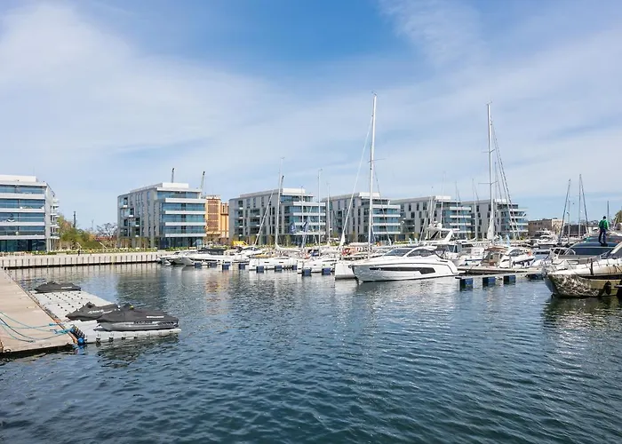 Wave Apartments - Yacht Park